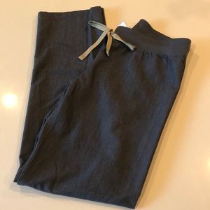 Figs Livingston basic small tall scrub pants